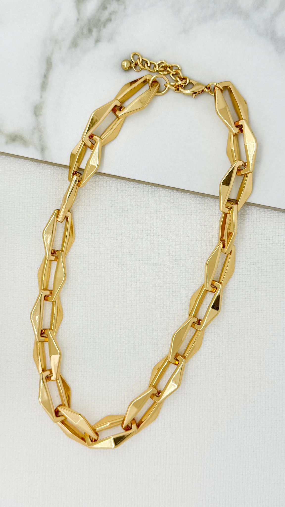 ENVY Short Chunky Faceted Gold Link Necklace